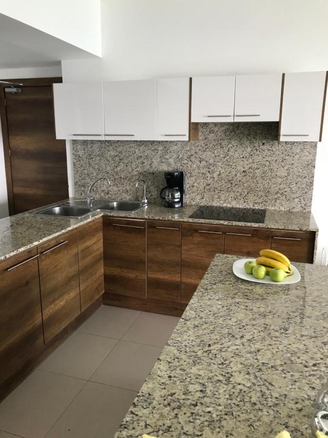 Resort Playa Azul Departamentos Frente Al Mar Тонсупа Екстериор снимка