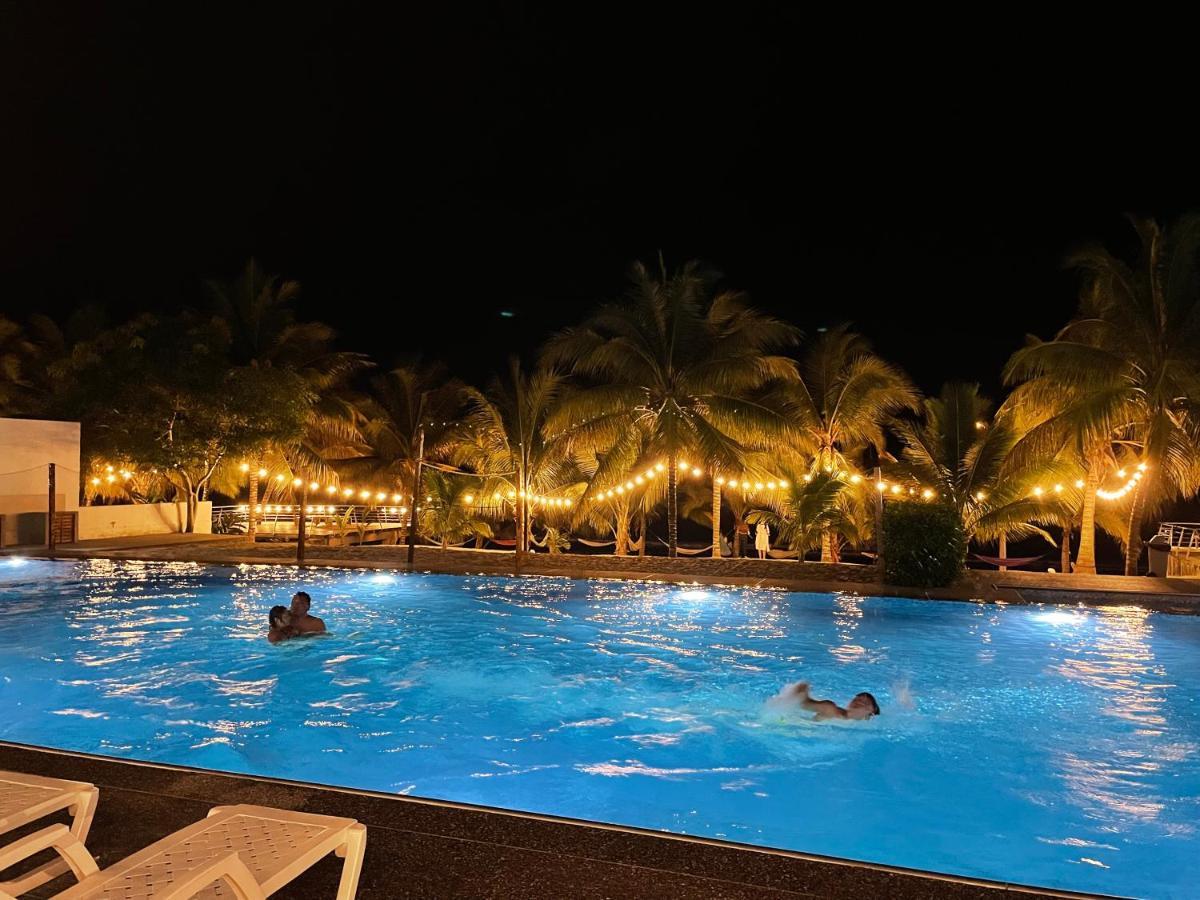 Resort Playa Azul Departamentos Frente Al Mar Тонсупа Екстериор снимка