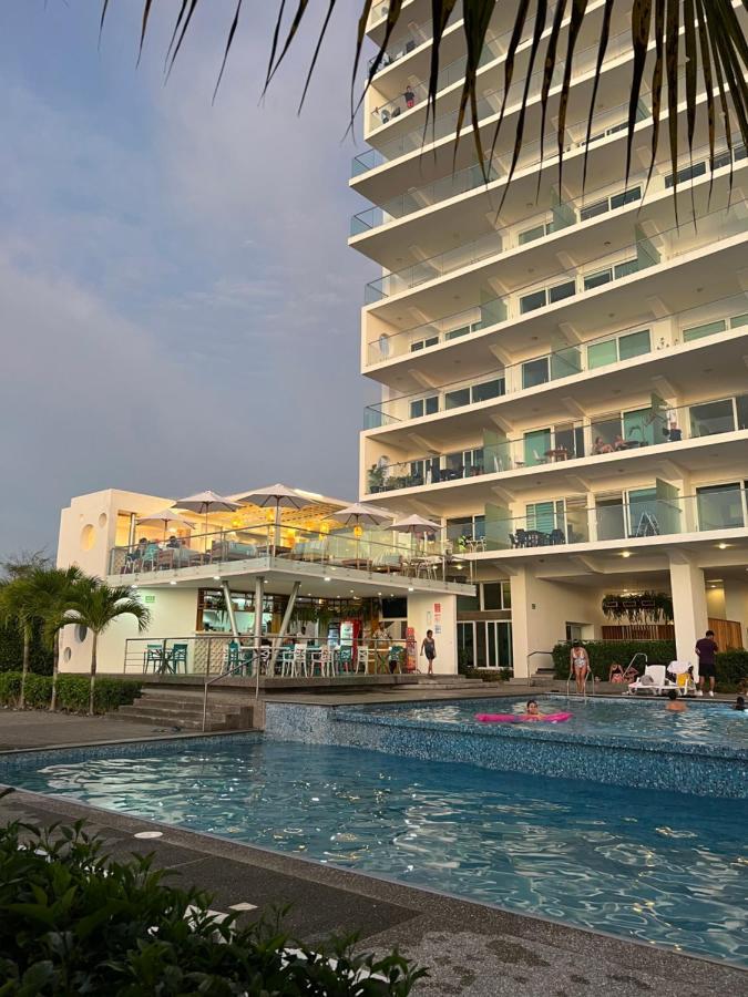 Resort Playa Azul Departamentos Frente Al Mar Тонсупа Екстериор снимка
