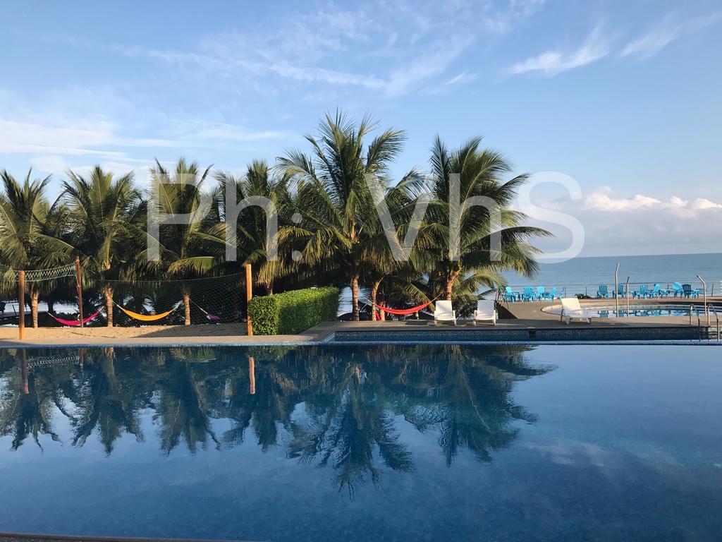 Resort Playa Azul Departamentos Frente Al Mar Тонсупа Екстериор снимка