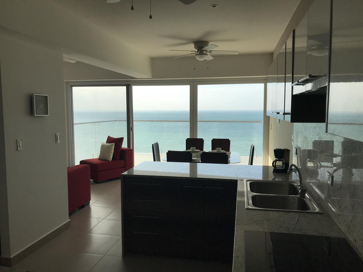 Resort Playa Azul Departamentos Frente Al Mar Тонсупа Екстериор снимка