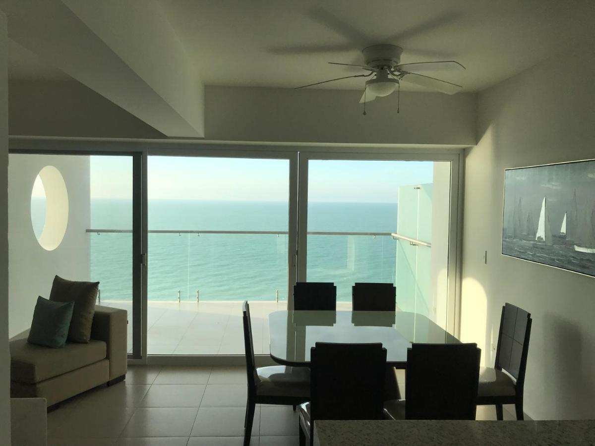 Resort Playa Azul Departamentos Frente Al Mar Тонсупа Екстериор снимка