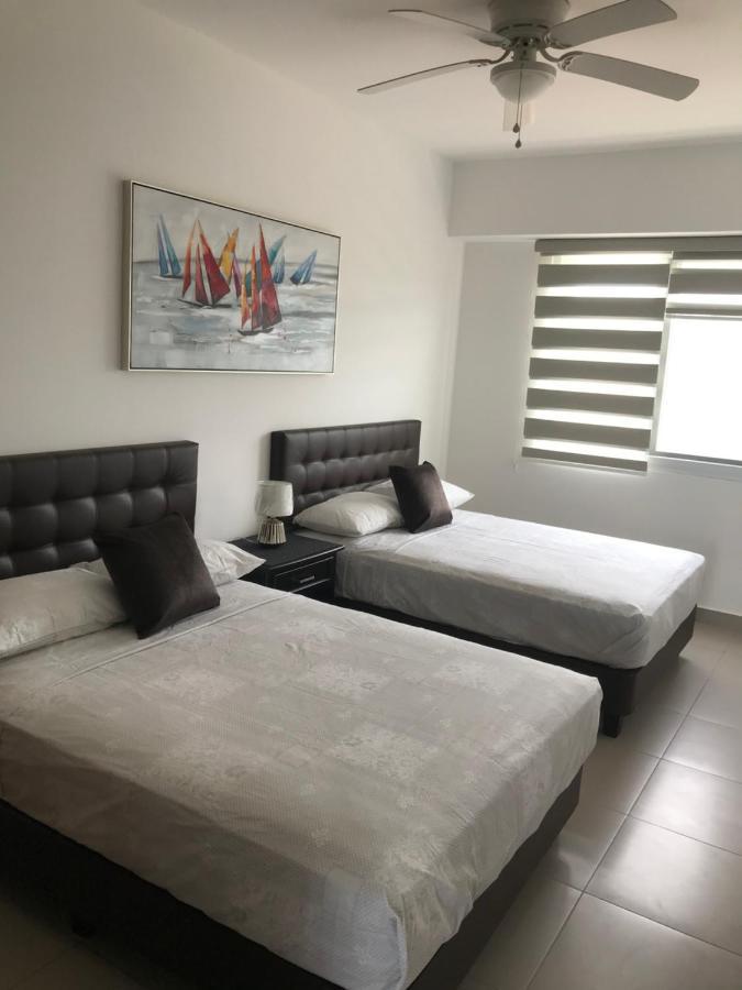 Resort Playa Azul Departamentos Frente Al Mar Тонсупа Екстериор снимка